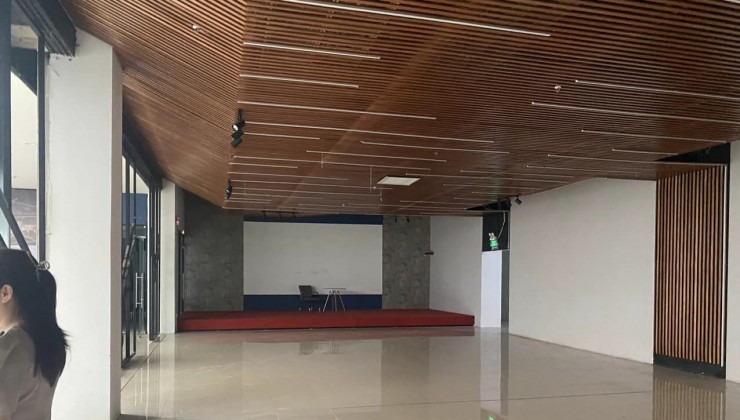 Cho thuê MBKD tầng hầm khu chung cư mặt phố Nghiêm Xuân Yêm - 2400 m2  - Giá 185 Triệu (130-150k/m2)