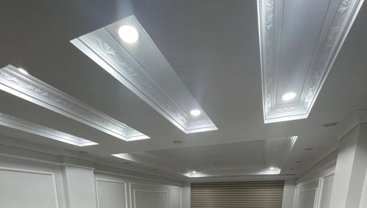 Chủ nhờ bán gấp căn nhà phố Ngọc Thụy, ô tô vào nhà, DT 40m2, 7 tầng, mt 4.1m, Giá hơn 8 tỷ.