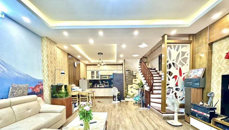 Bán Gấp! Nhà Đẹp Phân Lô Quân Đội, Phố Cù Chính Lan 50m x 5T x Mt 5.26m. Giá 13 tỷ.
