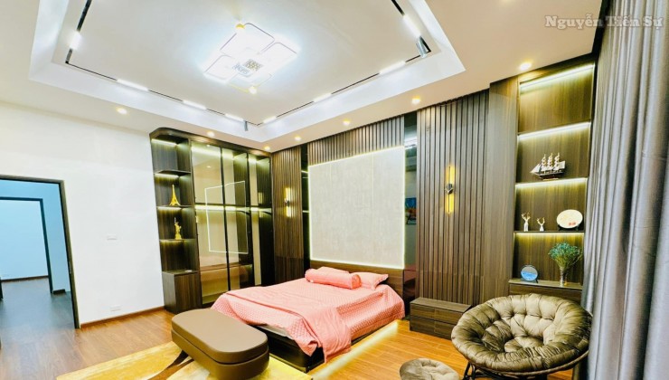 BÁN NHÀ ĐẸP  HIẾM - CHỦ ĐI NƯỚC NGOÀI NHỜ EM BÁN - CẦU GIẤY 50M - 3 BƯỚC RA PHỐ - XUÂN THỦY GIÁ 7,5 TỶ - NHÀ MỚI XÂY HIỆN ĐẠI.