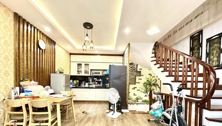 Bán Gấp! Nhà Đẹp Phân Lô Quân Đội, Phố Cù Chính Lan 50m x 5T x Mt 5.26m. Giá 13 tỷ.