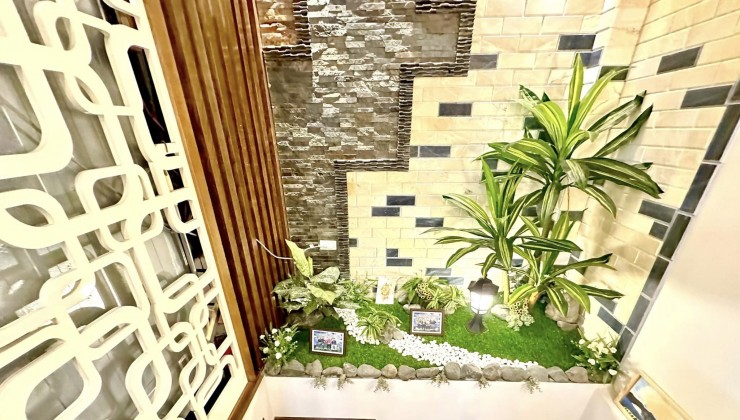 Bán Gấp! Nhà Đẹp Phân Lô Quân Đội, Phố Cù Chính Lan 50m x 5T x Mt 5.26m. Giá 13 tỷ.