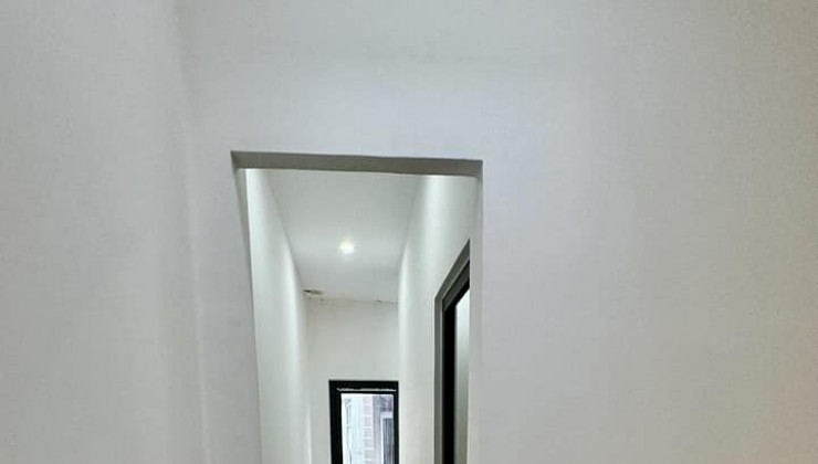 BÁN NHÀ XE TẢI ĐỔ CỬA-  ĐƯỜNG LÊ VĂN CHÍ-60M2- NGANG ĐỈNH 4.5M- 3 TẦNG BTCT- KHU PHÂN LÔ VIP- CHỈ 4.x TỶ