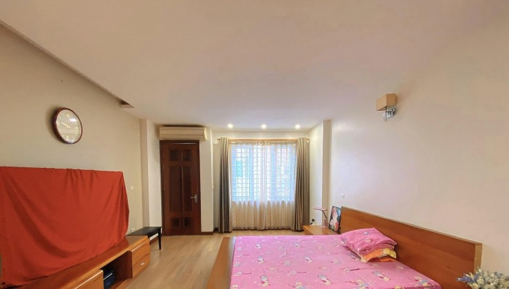 Nhà Đẹp Siêu Hiếm Cầu Giấy, Phố Vip Đỗ Quang 52m x 5T x Mt 4.6m. Giá 25 tỷ.