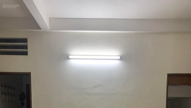 Bán nhà nát hẻm xe hơi 1 sẹc đường D5 diện tích 5.5x12m giá 12.4 tỷ còn thương lượng.