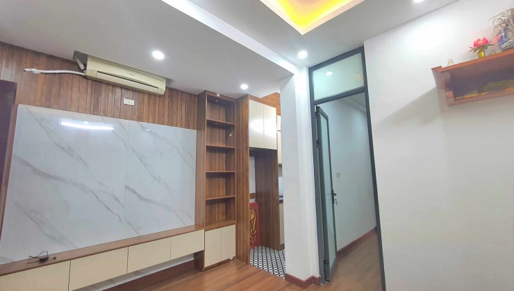 2,68  TỶ - TẬP THỂ 70M², CÓ SỔ HOÀNG QUỐC VIỆT CHỐT GẤ