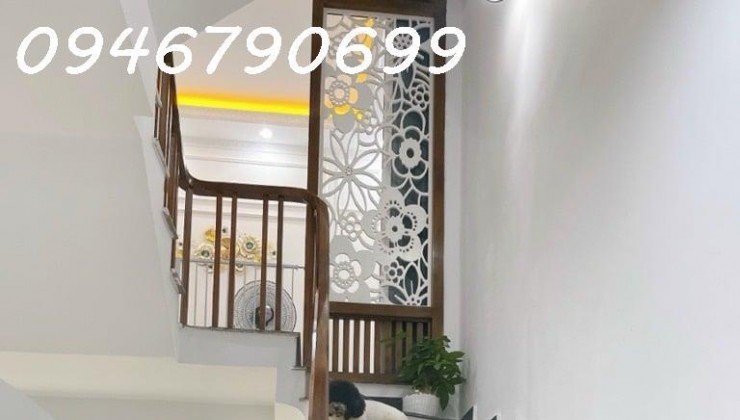 BÁN NHÀ GIÁP NHỊ, 40M2, NHÀ ĐẸP Ở LUÔN, 5 TẦNG 2 NGỦ, GẦN Ô TÔ, BA GÁC ĐUA, Ô CHỜ THANG MÁY, SĐCC