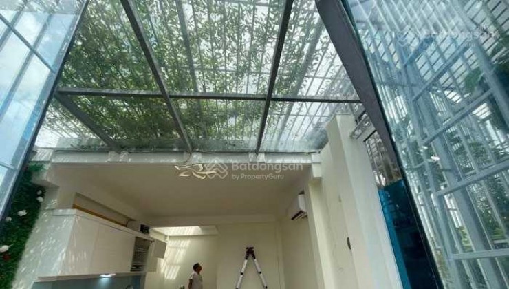 Nhà đẹp ở ngay 35m2 x 5 tầng thang máy chạy vèo vèo khu Hoàng Hoa Thám