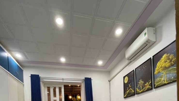 Bán nhà Huỳnh Tấn Phát, Phú Thuận, Quận 7,
DT 55m2 x 2 tầng (4,5x15),
Giá 5,7 tỷ