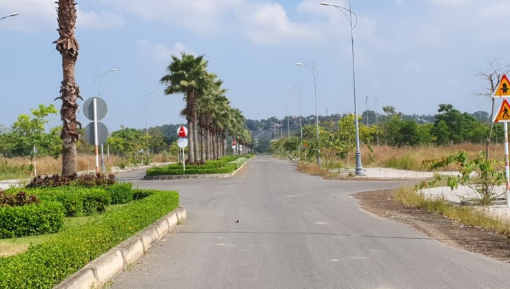 Bán nền Bien Hoa New City, hướng Đông Nam, đối diện trường học, chỉ 1.7 tỷ