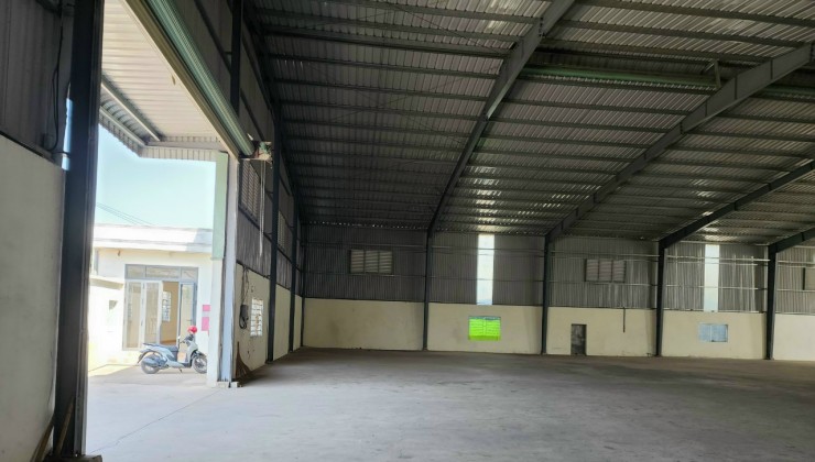 Bán kho Xưởng Tân Uyên Bình Dương.Diện Tích Đất : 2.200m².Diện tích xưởng :1.700m².Văn Phòng : 100m².