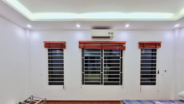 Nhà Lạc Long Quân – Võ Chí Công 40m2, 5 tầng, gần ô tránh mà chỉ 6.7 tỷ