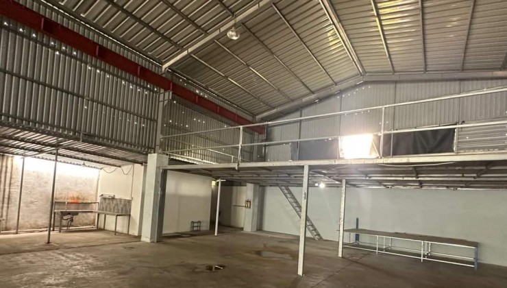 Kho xưởng cho thuê giá siêu rẻ tại Bến Cát Bình Dương.dt 550m2.Có sẵn cẩu trục 2 tấn.Điện 3 pha trạm điện 100 KVA