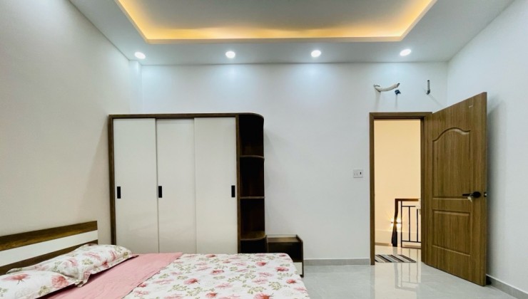 Cần tiền bán gấp nhà mới 2 tầng 37m2 ngay hẻm bác gác thông thoáng Lê Quang Định Bình Thạnh mà giá chỉ 4 tỷ 450 thương lượng