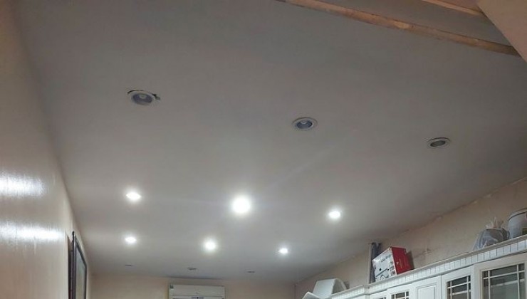 BÁN NHÀ: Nghĩa Tân 
Diện tích: 45m2 / 4 tầng / GIÁ 12.5 tỷ