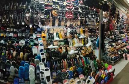 CẦN SANG LẠI 3 lô sạp đang bán giày dép và túi xách ở chợ Phương Sài, Nha Trang, Khánh Hòa