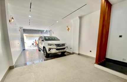 NHÀ ĐẸP 6 TẦNG QUẬN LONG BIÊN, THANG MÁY, GARA ÔTÔ, FULL NỘI THẤT CAO CẤP