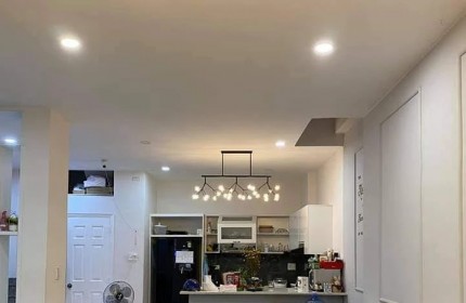 Huỳnh Văn Bánh P.17, Q.Phú Nhuận
68 m2, Rộng 5,2m, Dài 13m, 3 tầng sân thượng
THƯƠNG LƯỢNG TỐT,
