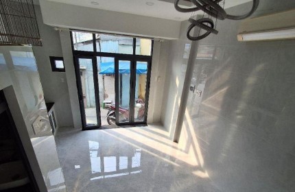 5.15 TỶ NHÀ 2 TẦNG - HẺM XE HƠI VÀO NHÀ - KHU AN NINH - ĐANG CHO THUÊ 9TR- SAU LƯNG ĐƯỜNG TRƯỜNG CHINH- BÊN HONG PANDORA- KẾ HI62 ĐẮC DI- 74M-