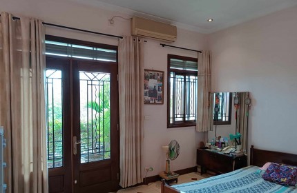 Bán nhà mặt phố Bồ Đề, Long Biên, ô tô tránh, vỉa hè, view hồ, 4T, 96 M2, MT 4.8, 24 tỷ TLCC 0917420066