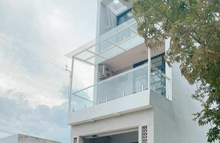 Bán căn nhà gần Vinhomes grand park TP Thủ Đức , một trệt hai lầu, đường trước nhà 8m giáp đường Nguyễn Xiển