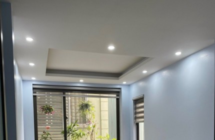 Chỉ 6 tỷ có ngay nhà Lạc Long Quân, Trích Sài 32m 5 tầng , mặt tiền 3.5m