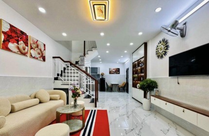 NHỈNH 3 T.Ỷ - ĐƯỜNG SỐ 5 B.TÂN - HXH
NHÀ 50M2 - NGANG NỞ HẬU 5.51M - GẦN NGÃ TƯ 4 XÃ