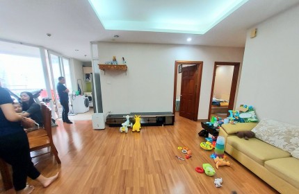 Bán chung cư cầu giấy 173 xuân thủy 90m2 full đồ giá 4,6 tỷ rất hiếm