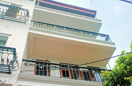 Nhà Thượng Thanh 68m2, 4 tầng, ô tô vào nhà, cách đường  Ngô Gia Tự 50m.