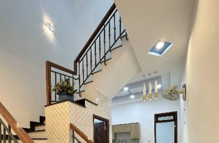 Bán Nhà Lê Đức Thọ 52,6m2 , 2 tầng , nhà cấp 3 , nội thất cơ bản , P16, GV . H
Giá : 4,98 tỷ TL.