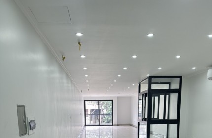 Cho thuê nhà mới chính chủ 80m2x4T, KD, VP, Nhà hàng, Nguyễn Văn Huyên-20Tr