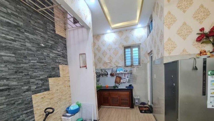 Bán nhà 2 Tầng, 52m2, ô tô 200m ra Phạm Văn Đồng, khu dân cư đồng bộ, chỉ nhỉnh 4 tỷ