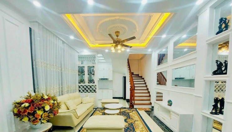 Bán nhà phố Tân Mai, 33m2 x 5 tầng , Full nội thất, LH 0945676597