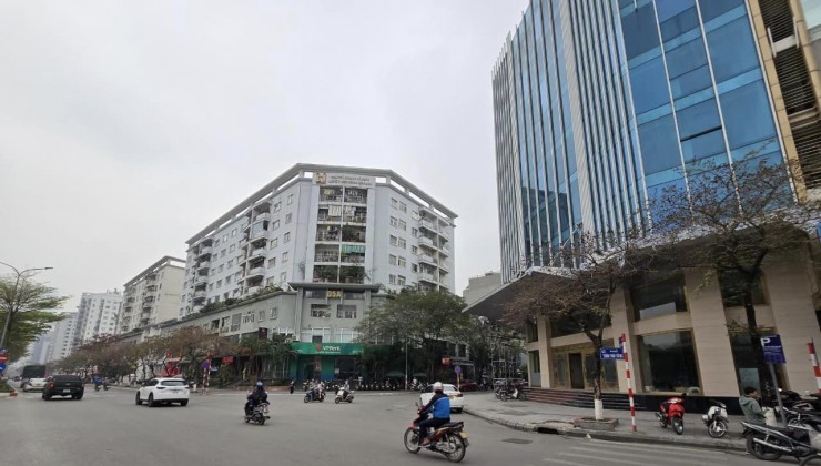 Bán gấp tòa nhà 123m2, xây 11 tầng, mặt phố Trần Thái Tông, ngân hàng thuê 200tr/tháng.