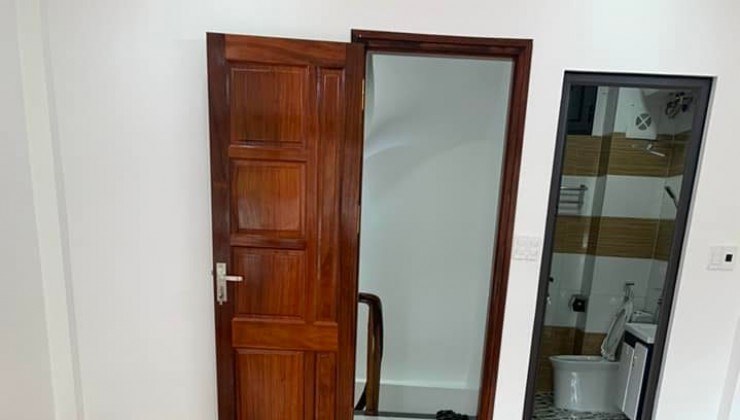 Sát ngõ ô tô  – 2 nhà ra phố - Ngõ thông - Ở ngay