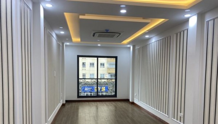 Bán Nhà phố Nguyễn Chánh 40m2, 6 tầng , Mặt tiền : 3.5m, giá : 24 tỷ