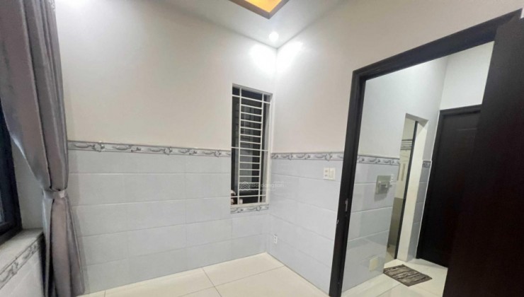 Bán nhà 3 tầng, 50m2, Đặng Văn Bi, Trường Thọ, sát mặt tiền đường, chỉ nhỉnh 4 tỷ