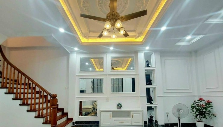 Bán nhà phố Tân Mai, 33m2 x 5 tầng , Full nội thất, LH 0945676597