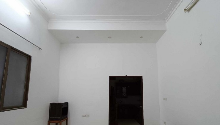 Bán nhà Trần Cung 40m2, 3T, mt 4.5m, 6.55 tỷ, Bắc Từ Liêm, ô tô, gần phố, mặt ngõ.