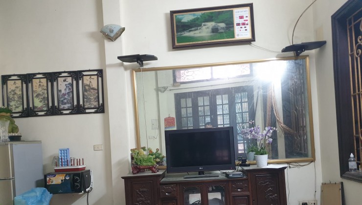 BÁN NHÀ THỊNH QUANG ĐỐNG ĐA 31M2 5 TẦNG 3.5M MẶT TIỀN GIÁ CHÀO 3.9 TỶ