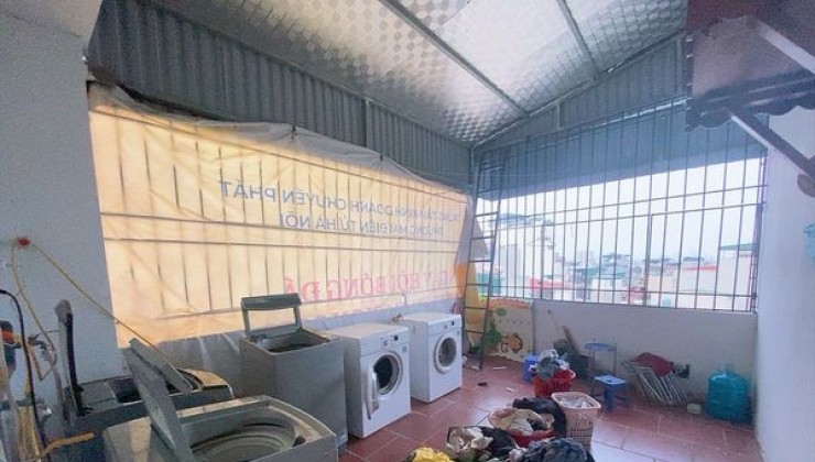 Siêu phẩm Giang Biên_ nhà đẹp thoáng trước sau_giếng trời_ô tô vào nhà