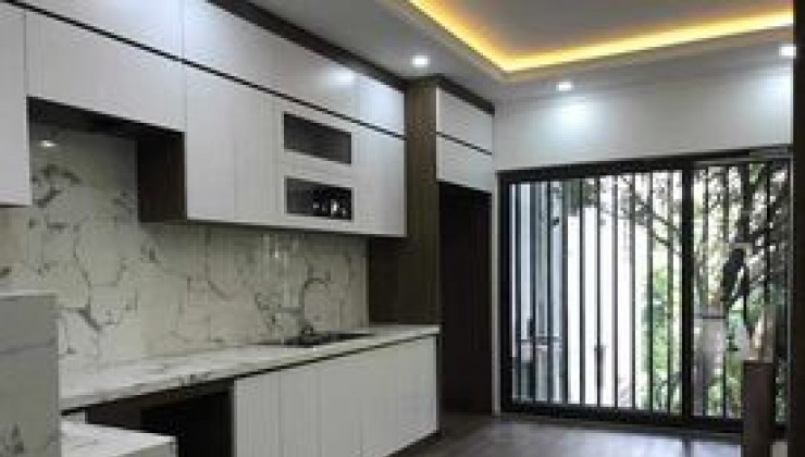 B.án Nhà phố Trạm - Long Biên - đường18m - vỉa hè 5m kinh doanh cửa hàng