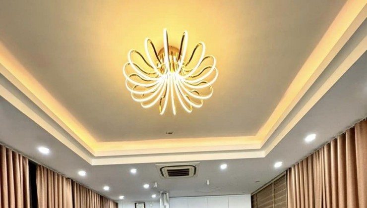 BT sân vườn 4T x 171m2, MT 15m. Mặt P. Tô Ngọc Vân, Tây Hồ. Giá 70 tỷ.