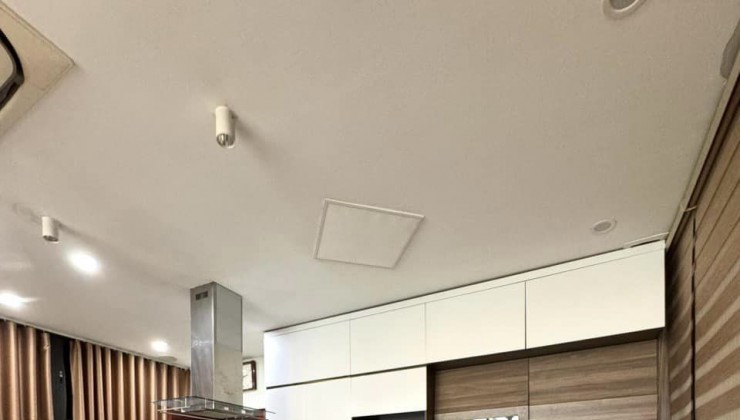 BT sân vườn 4T x 171m2, MT 15m. Mặt P. Tô Ngọc Vân, Tây Hồ. Giá 70 tỷ.