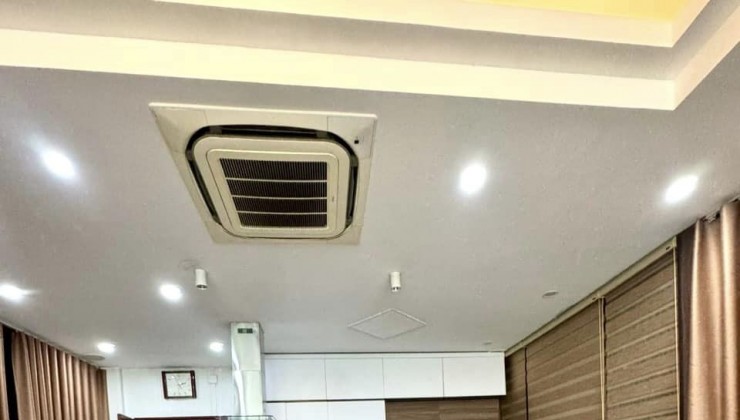 BT sân vườn 4T x 171m2, MT 15m. Mặt P. Tô Ngọc Vân, Tây Hồ. Giá 70 tỷ.