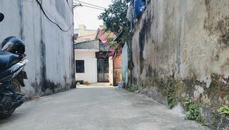 CC gửi bán Đất 74.5m2, mt 5m, tk4, full thổ cư, Xóm Xá, Chúc Sơn, giá 2.x tỷ (x tiểu học).