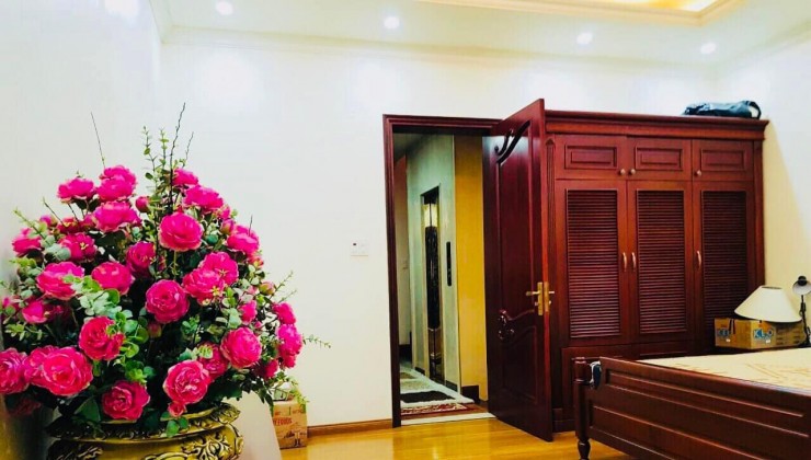 Phân Lô DT 100m2 x 6T, MT 5m, ô tô tránh. Đẹp nhất ngõ 655 Lạc Long Quân. Giá 46,5 tỷ.