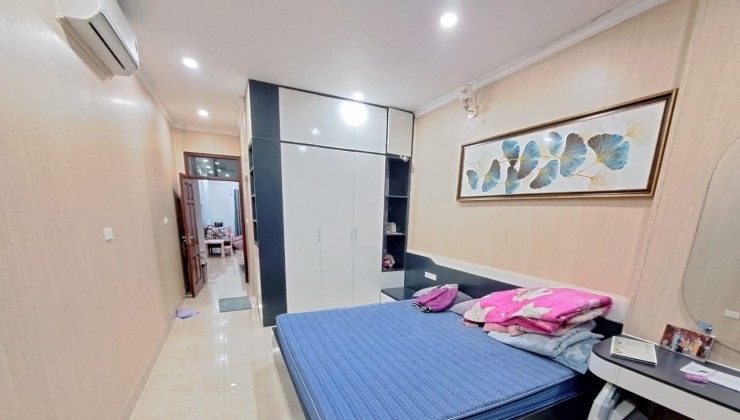 Bán nhà phố Triều Khúc, 90m, 7 tầng, 28 phòng, doanh thu 100tr/tháng, giá 18.4 tỷ.