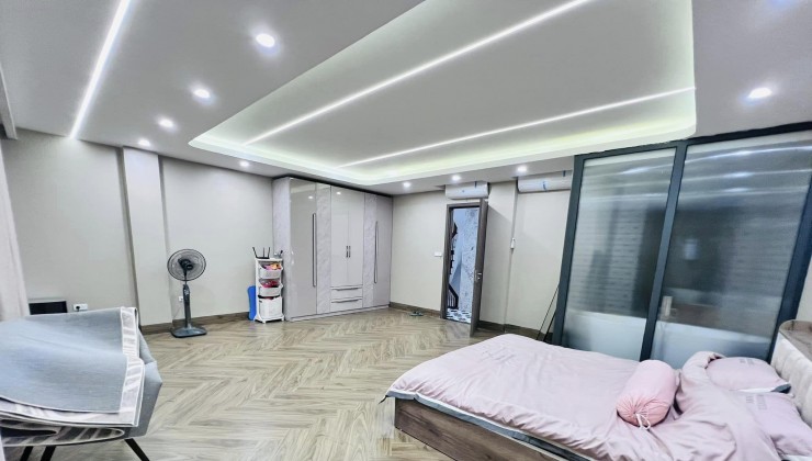 Tòa nhà Nguyễn Chí Thanh, phố vip Đống Đa, 65m2, 8 tầng thang máy, kinh doanh VP