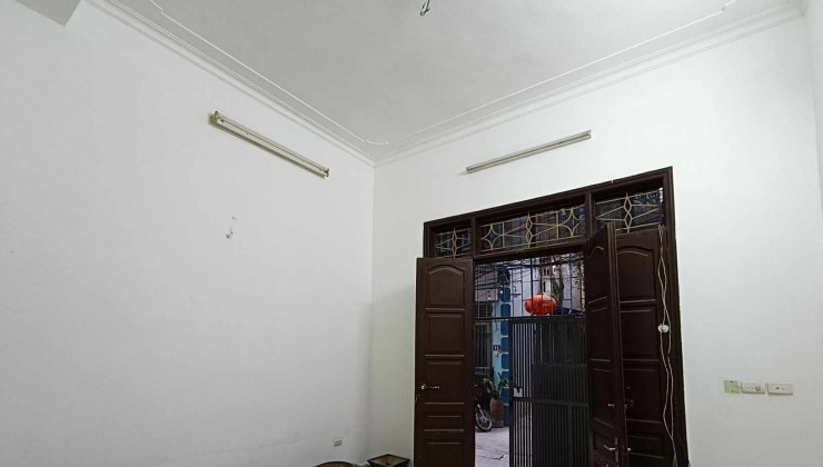 Bán nhà Trần Cung 40m2, 3T, mt 4.5m, 6.55 tỷ, Bắc Từ Liêm, ô tô, gần phố, mặt ngõ.